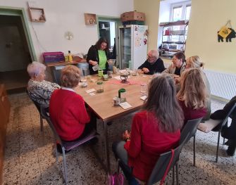 Ich beim Kurs "Mungosprossen selber ziehen" in Villach bei der Verantwortung ERDE